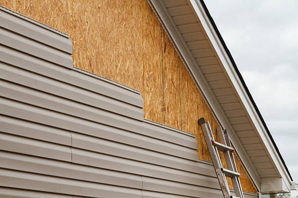 Professional Fiber Cement Siding technician working in Sunset, SC
